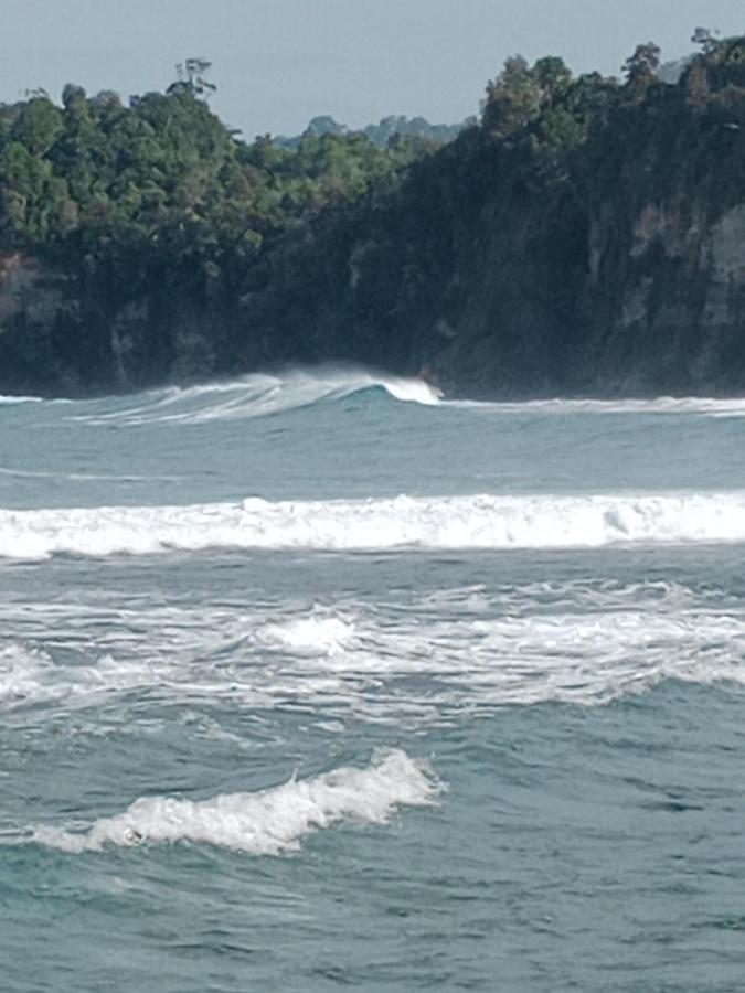 Rumah Nalu Surf Camp Krui Buitenkant foto