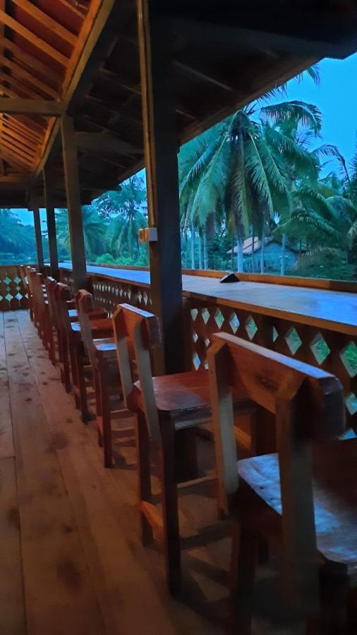 Rumah Nalu Surf Camp Krui Buitenkant foto