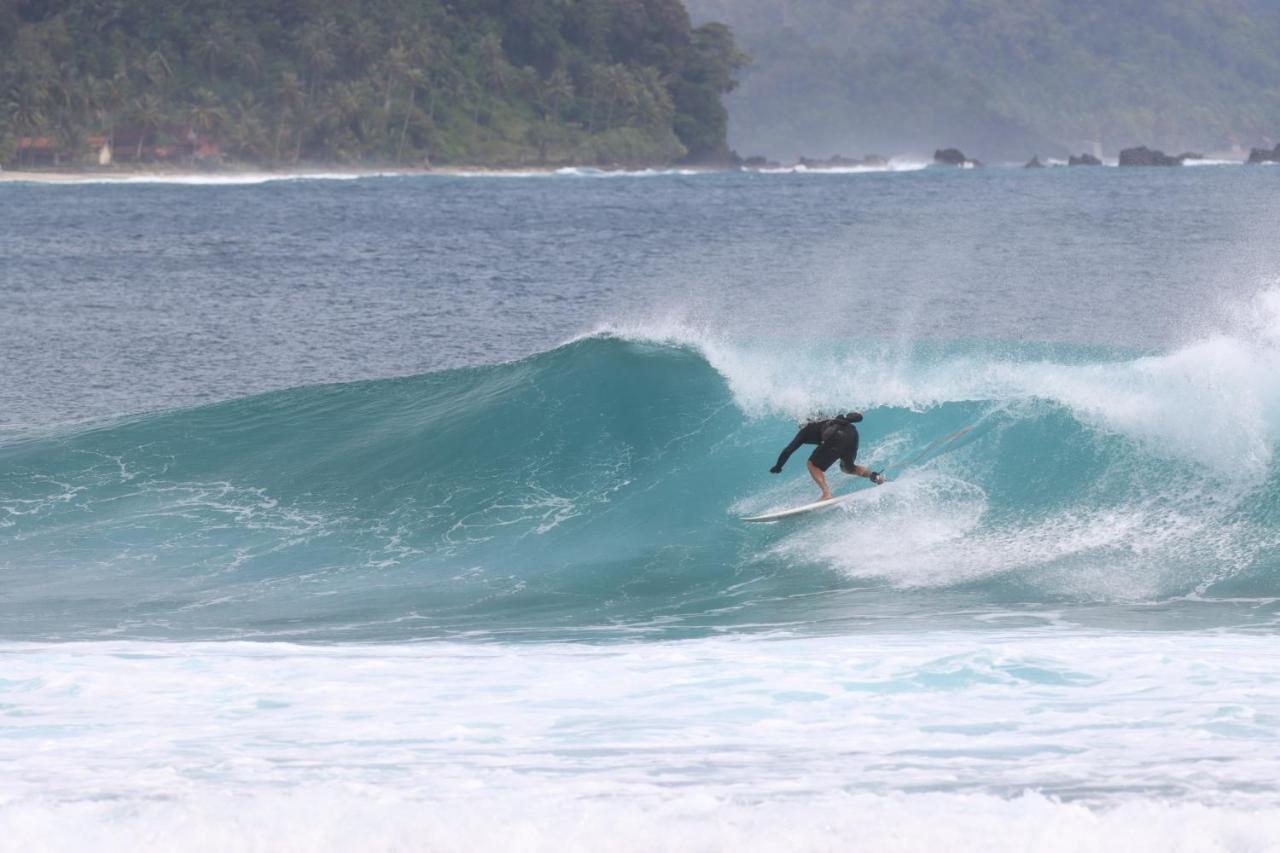 Rumah Nalu Surf Camp Krui Buitenkant foto