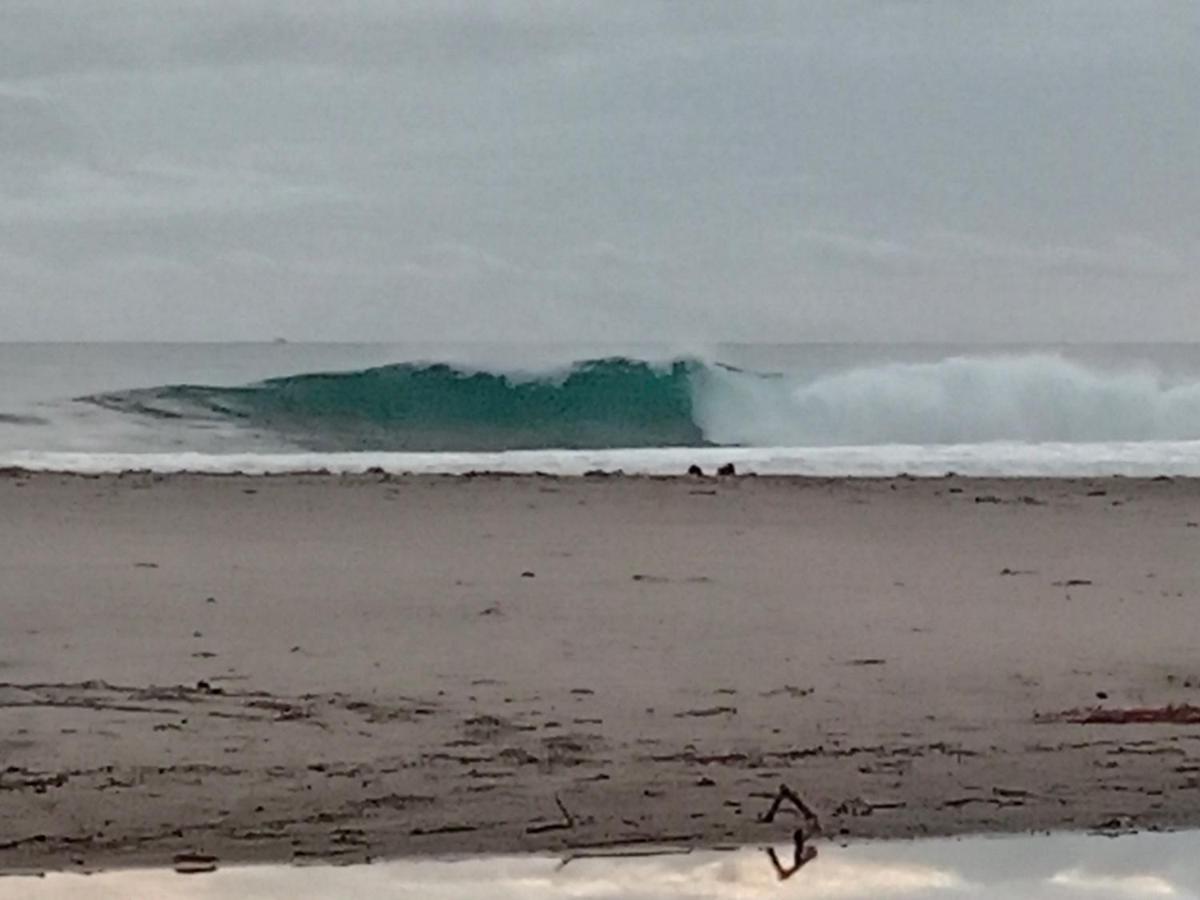 Rumah Nalu Surf Camp Krui Buitenkant foto