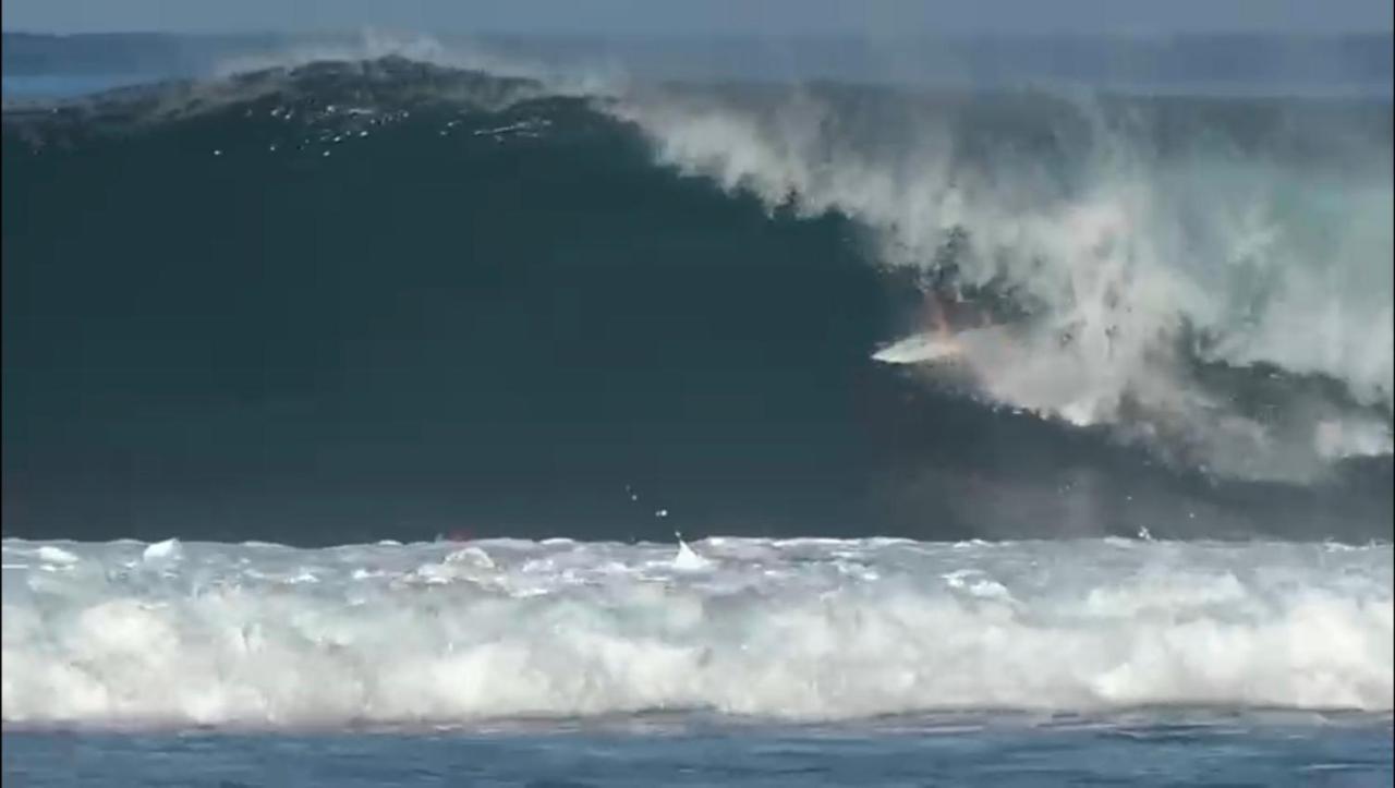 Rumah Nalu Surf Camp Krui Buitenkant foto