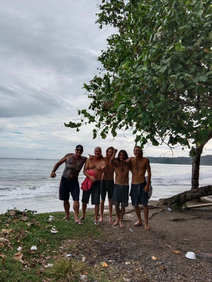 Rumah Nalu Surf Camp Krui Buitenkant foto
