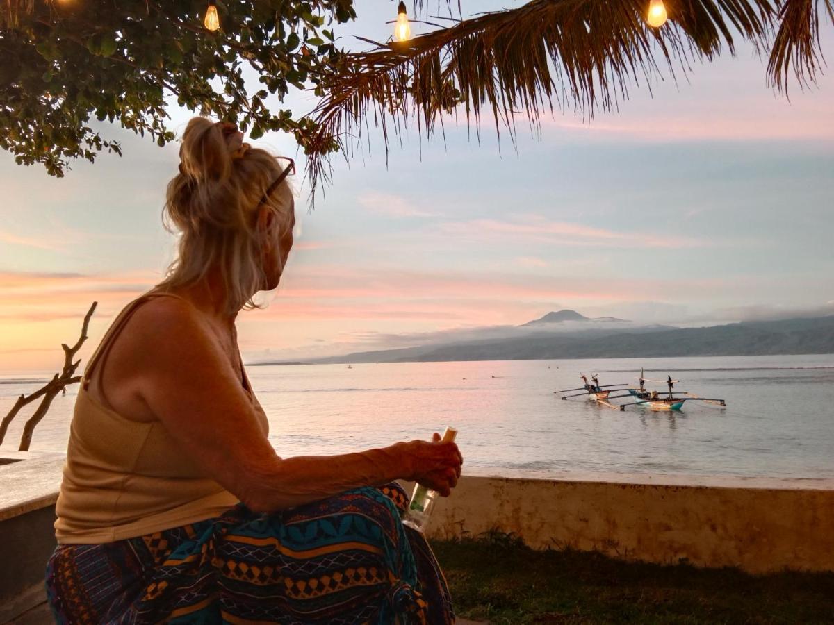 Rumah Nalu Surf Camp Krui Buitenkant foto