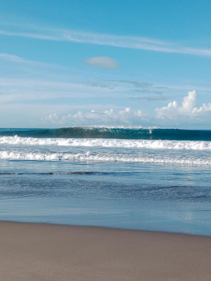 Rumah Nalu Surf Camp Krui Buitenkant foto