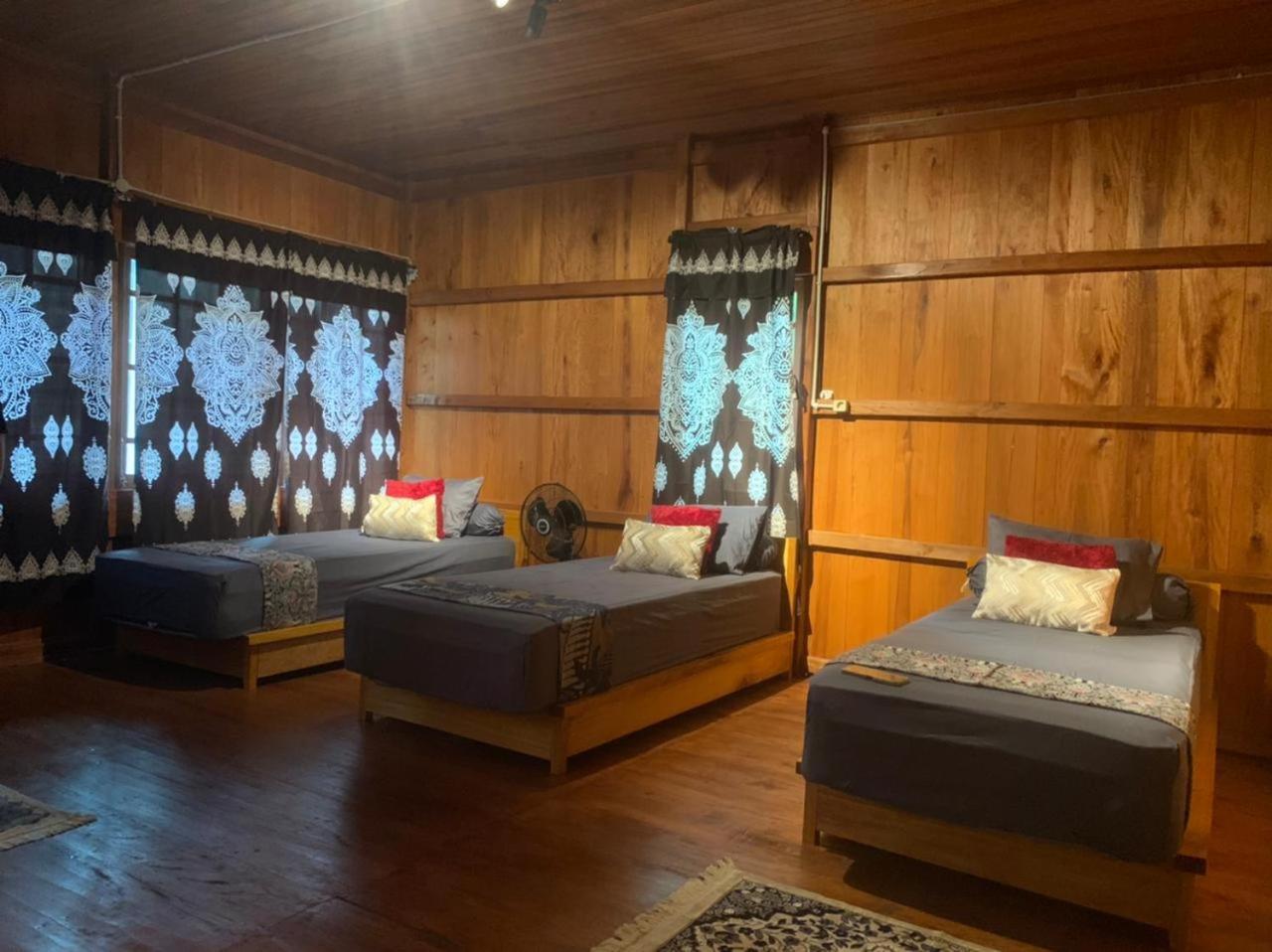 Rumah Nalu Surf Camp Krui Buitenkant foto